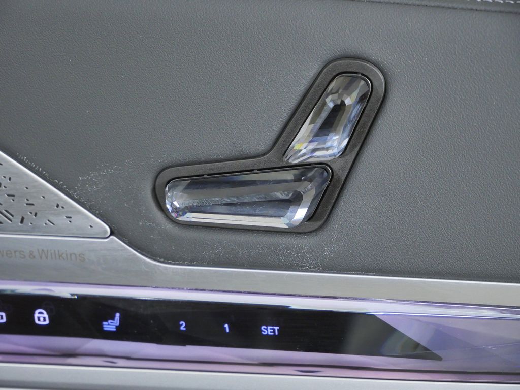 Thumbnail: 2023 BMW 7 Series - 28
