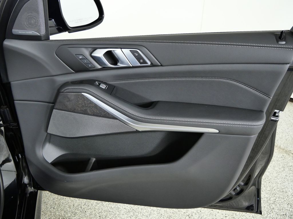 Thumbnail: 2025 BMW X7 - 23