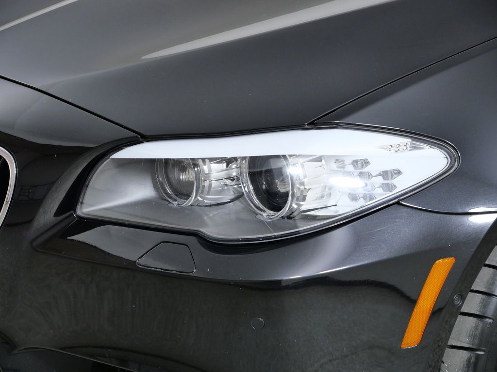 Thumbnail: 2013 BMW M5 - 4