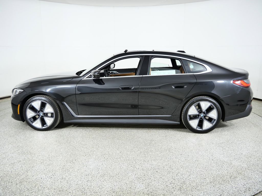 Thumbnail: 2026 BMW i4 - 15