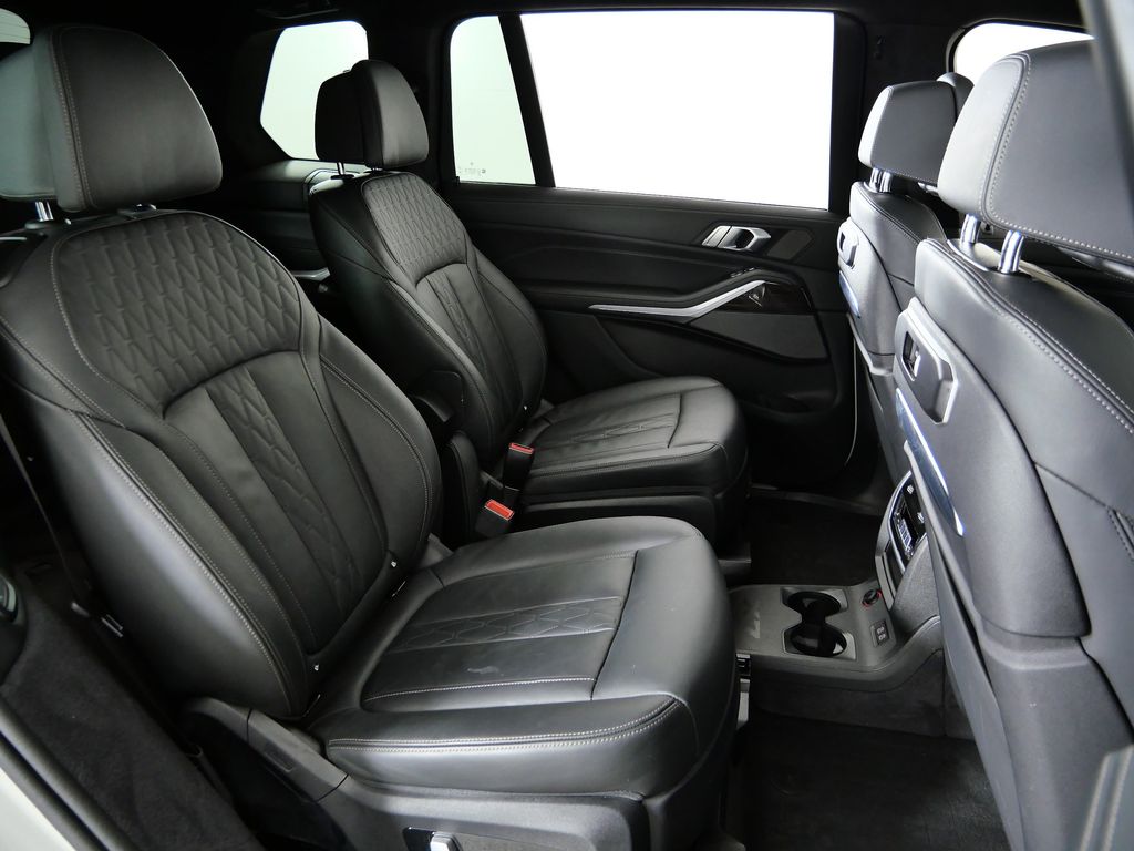 Thumbnail: 2024 BMW X7 - 32