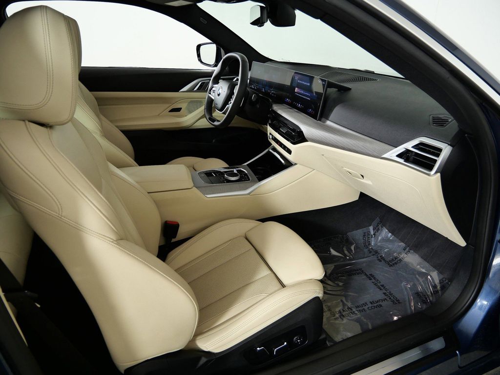 Thumbnail: 2025 BMW 4 Series - 24