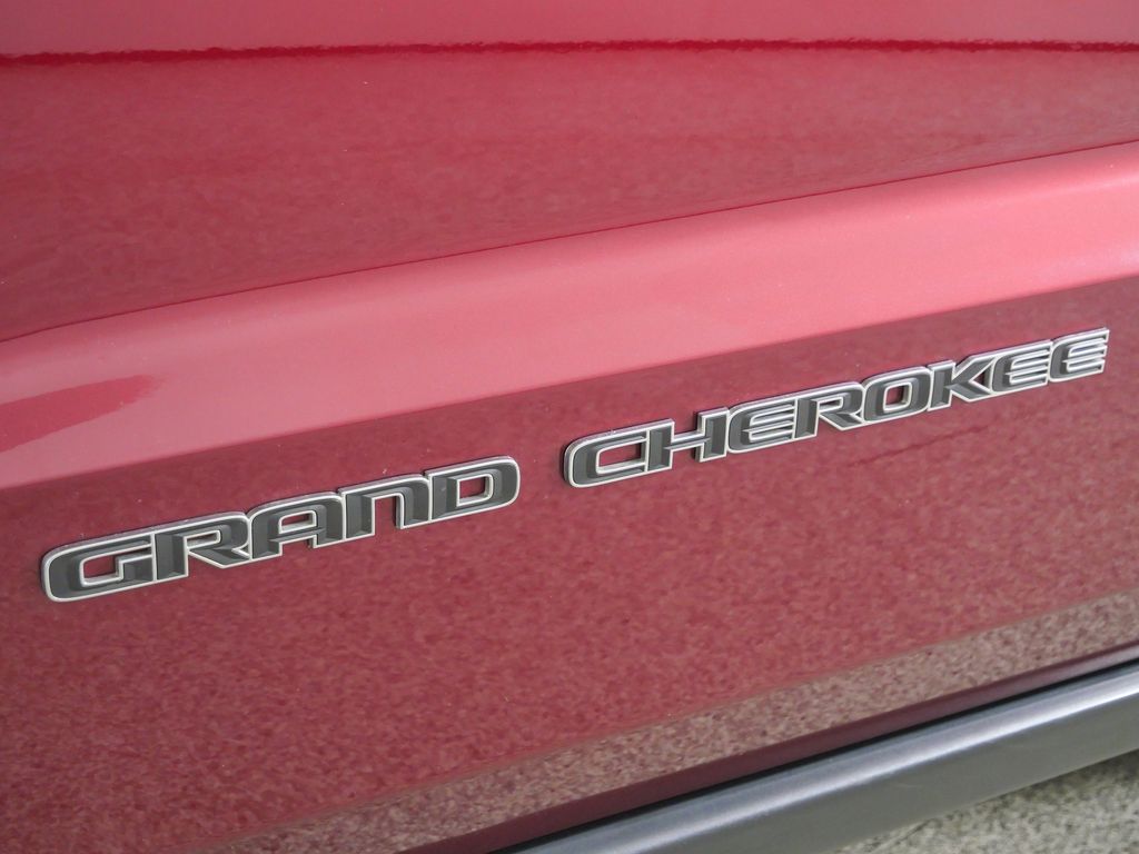 Thumbnail: 2018 Jeep Grand Cherokee - 13
