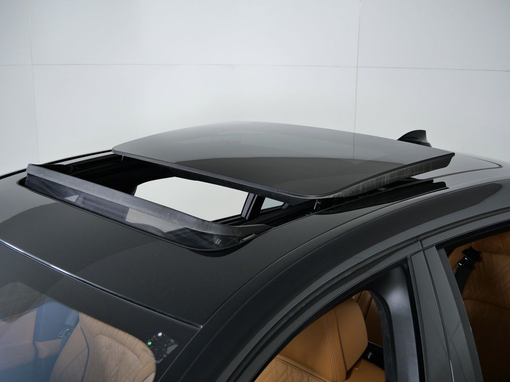 Thumbnail: 2022 BMW 7 Series - 22