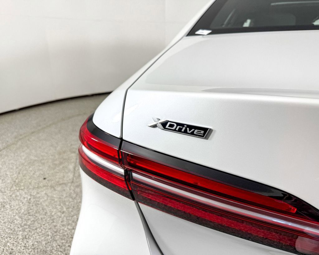 Thumbnail: 2025 BMW 5 Series - 16