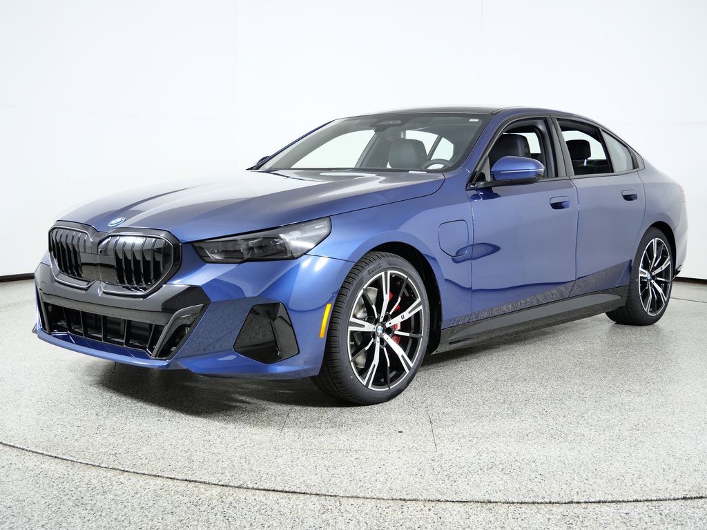 Thumbnail: 2026 BMW 5 Series - 1