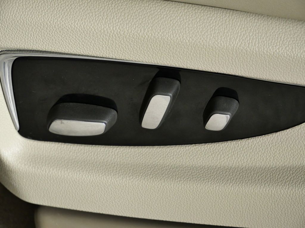 Thumbnail: 2015 Cadillac Escalade - 38