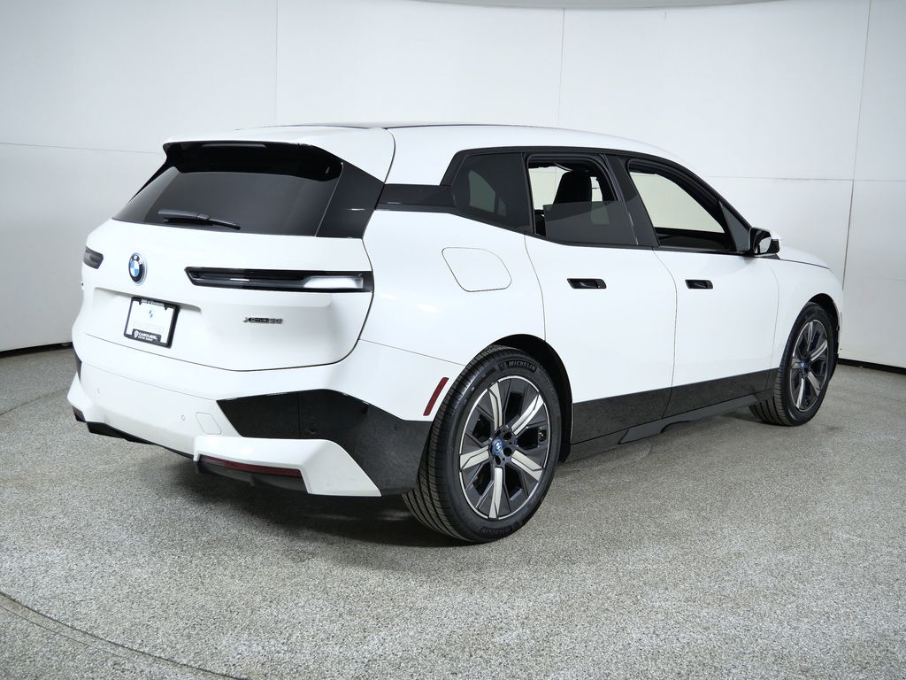 Thumbnail: 2023 BMW iX - 11