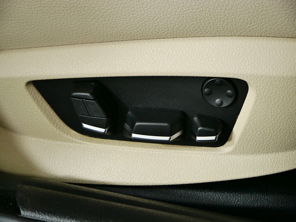 Thumbnail: 2013 BMW 5 Series - 23