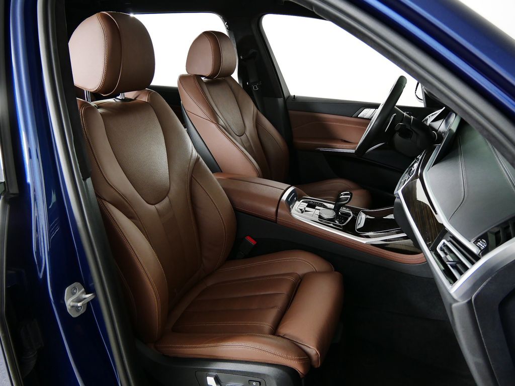 Thumbnail: 2021 BMW X7 - 22