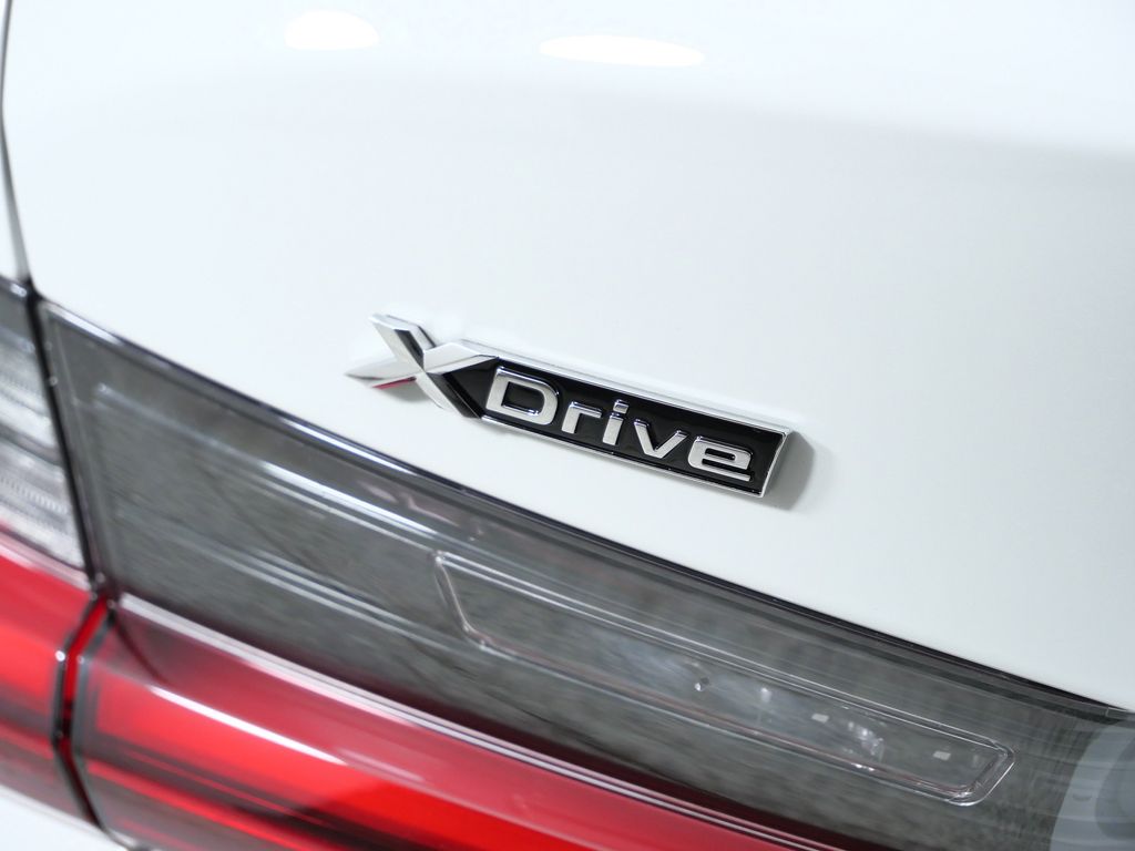 Thumbnail: 2026 BMW 3 Series - 13