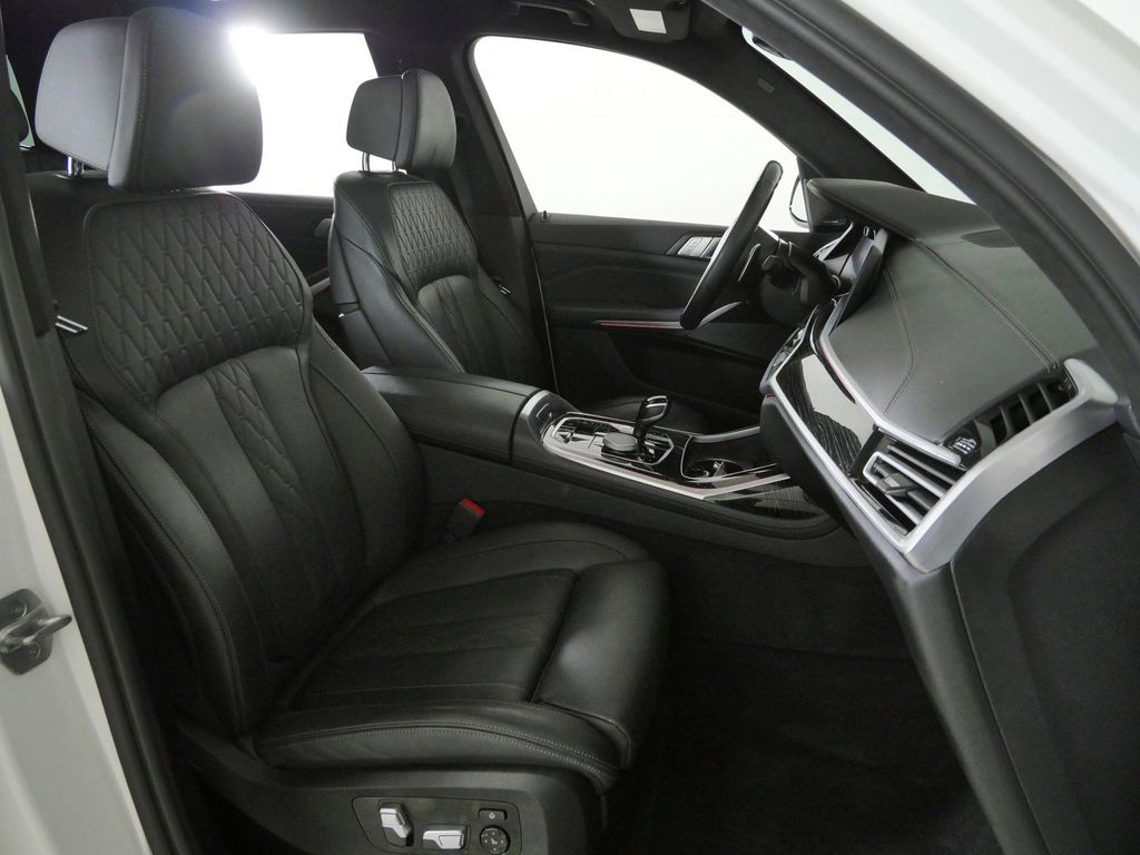 Thumbnail: 2022 BMW X7 - 21