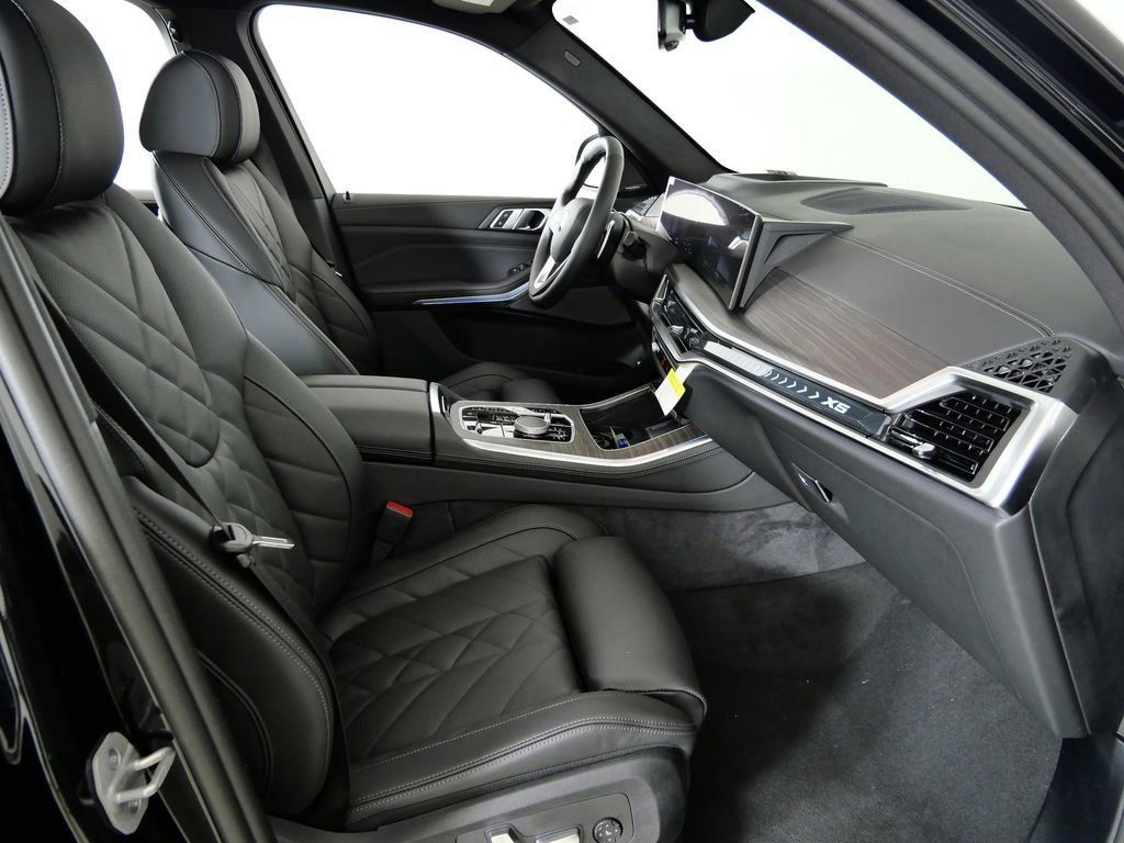 Thumbnail: 2026 BMW X5 - 21