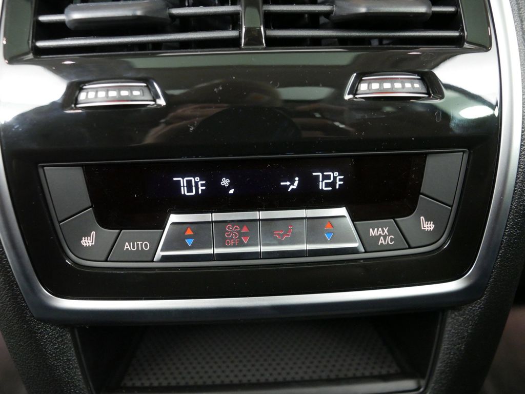 2025 BMW X7 xDrive40i 32