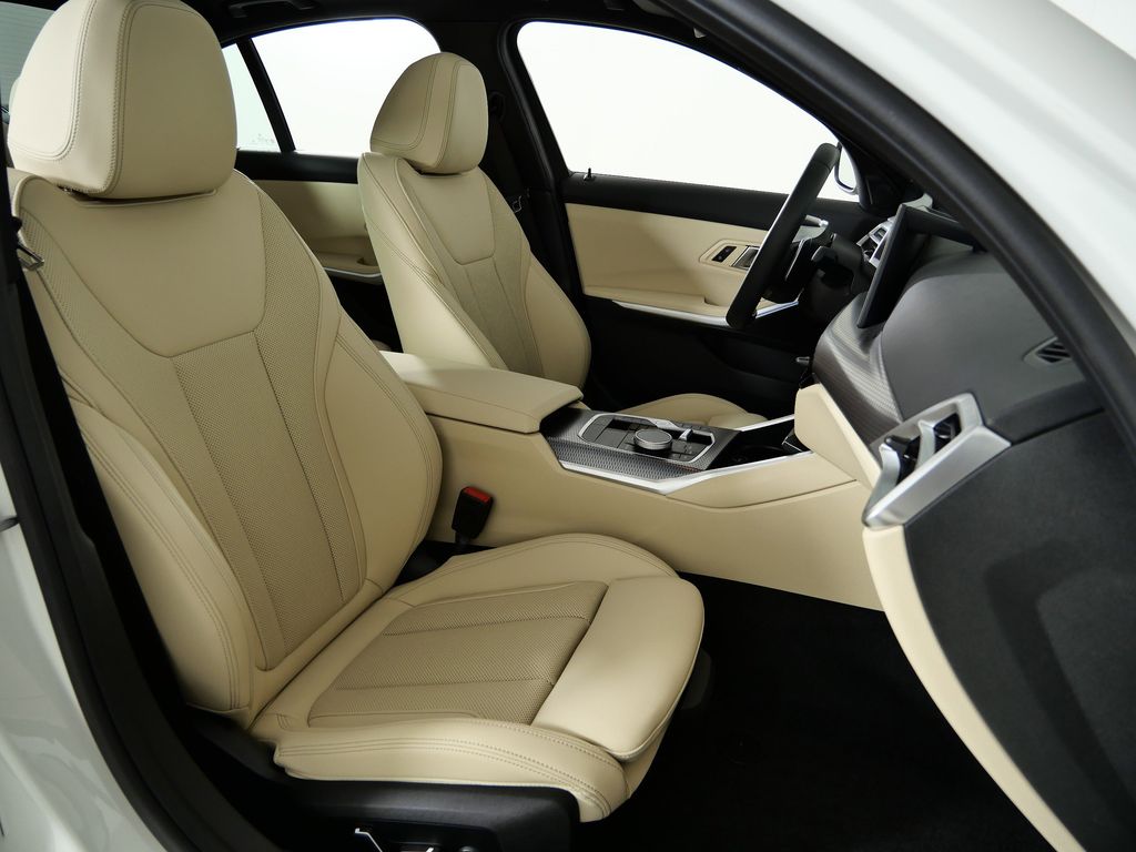 Thumbnail: 2025 BMW 3 Series - 26