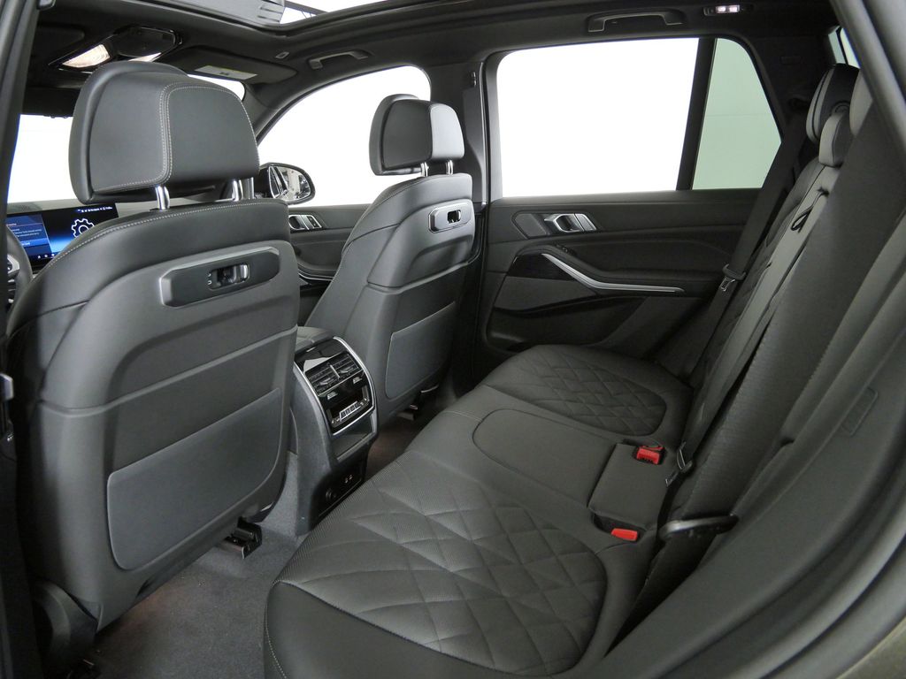 Thumbnail: 2026 BMW X5 - 32