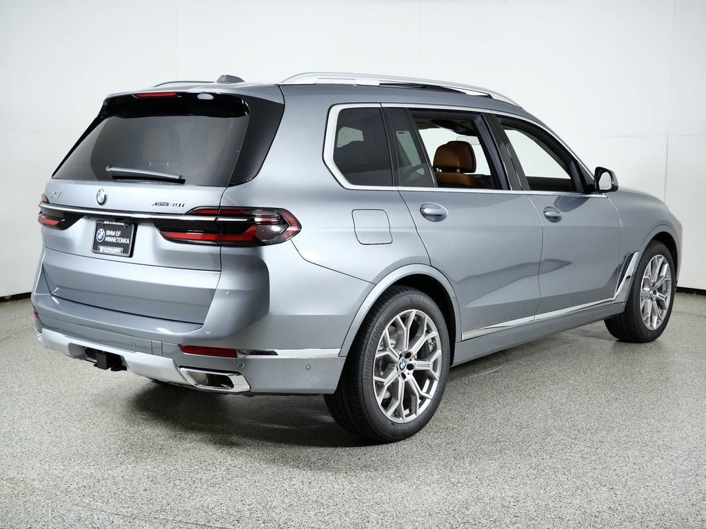 Thumbnail: 2026 BMW X7 - 11