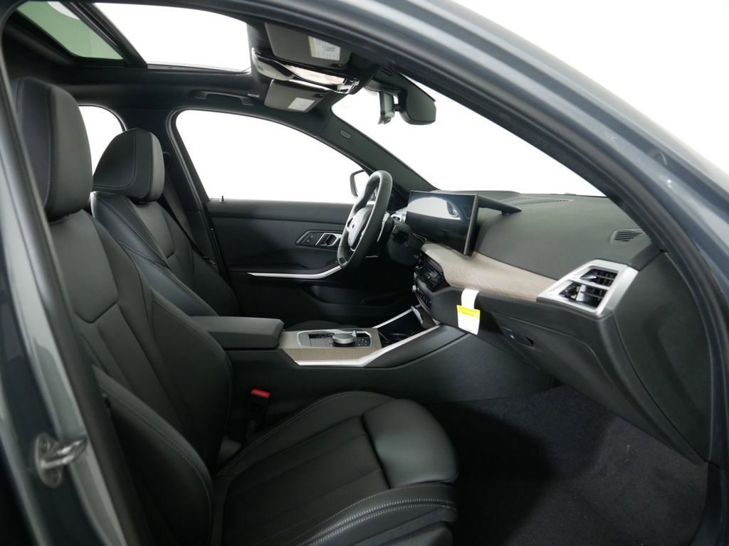 Thumbnail: 2025 BMW 3 Series - 22