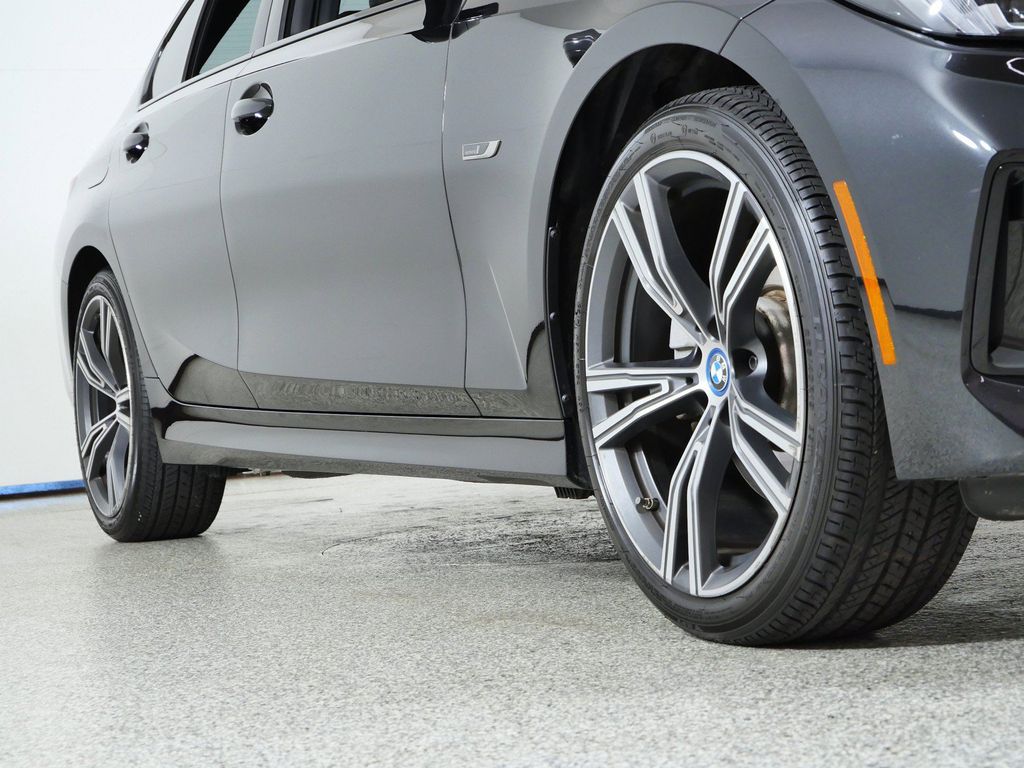 Thumbnail: 2023 BMW 3 Series - 7