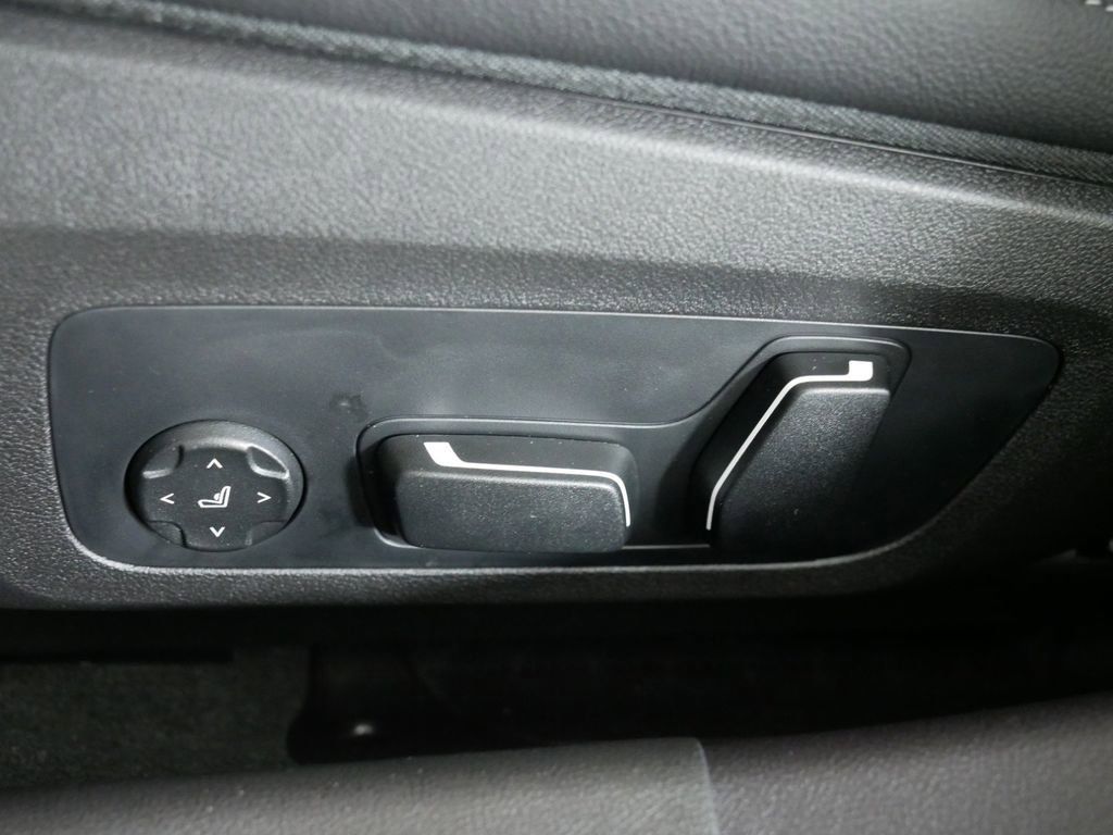 Thumbnail: 2025 BMW 3 Series - 41