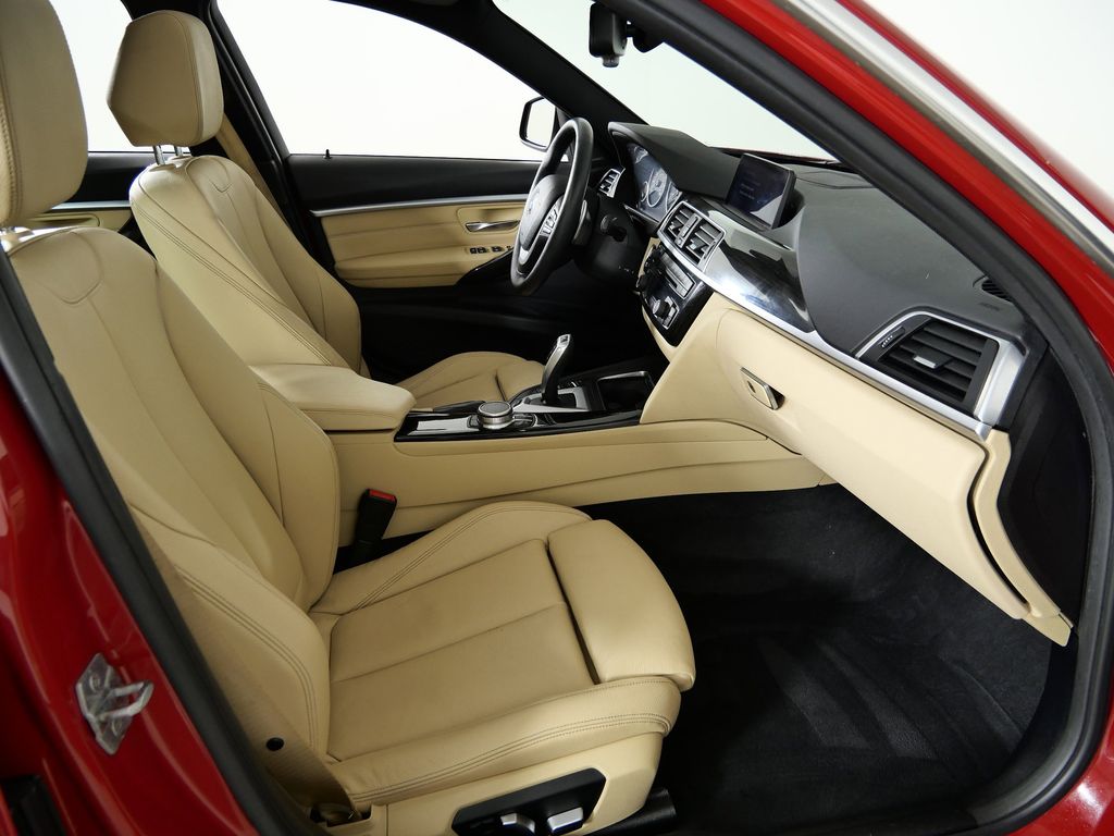 Thumbnail: 2017 BMW 3 Series - 21