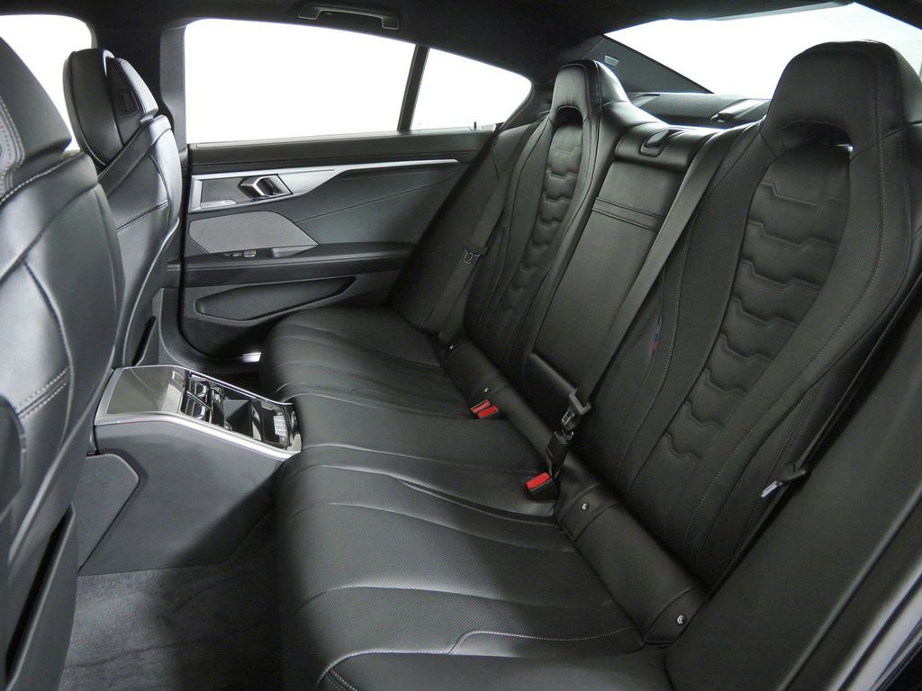 Thumbnail: 2026 BMW 8 Series - 31