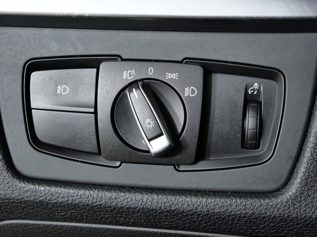 Thumbnail: 2013 BMW 3 Series - 37