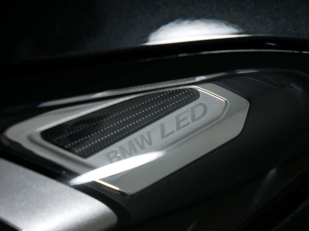 Thumbnail: 2025 BMW 3 Series - 22