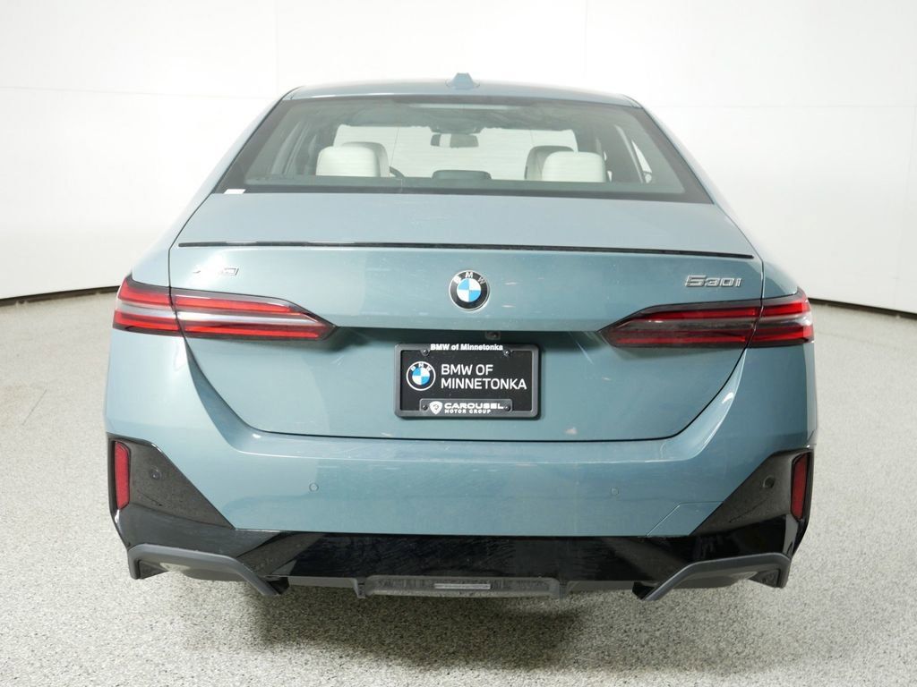 Thumbnail: 2025 BMW 5 Series - 11