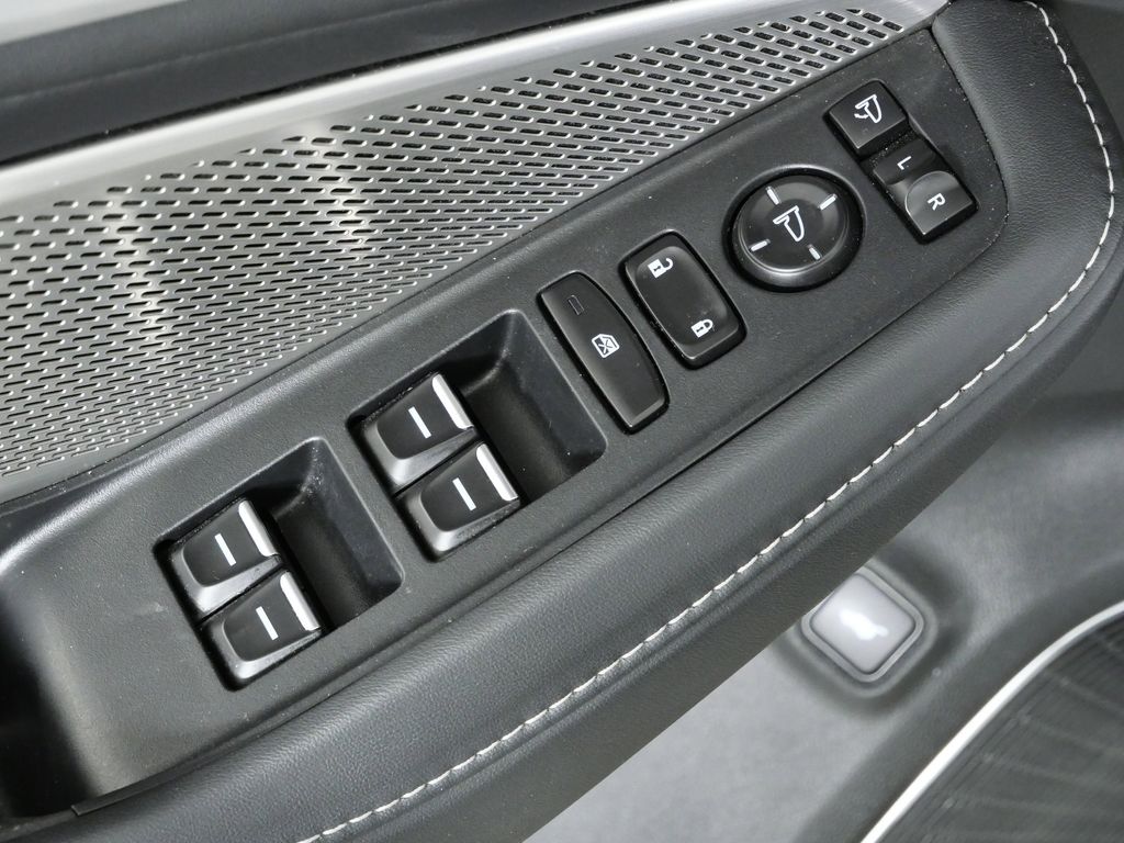 Thumbnail: 2023 Acura MDX - 35