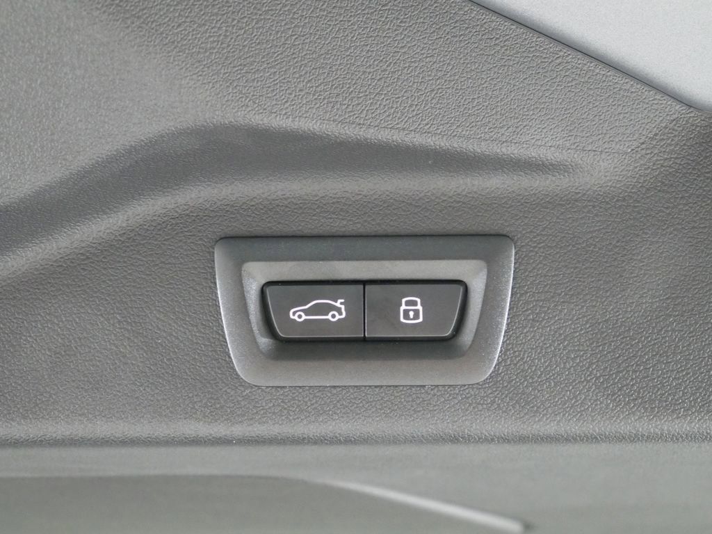 Thumbnail: 2026 BMW X7 - 30