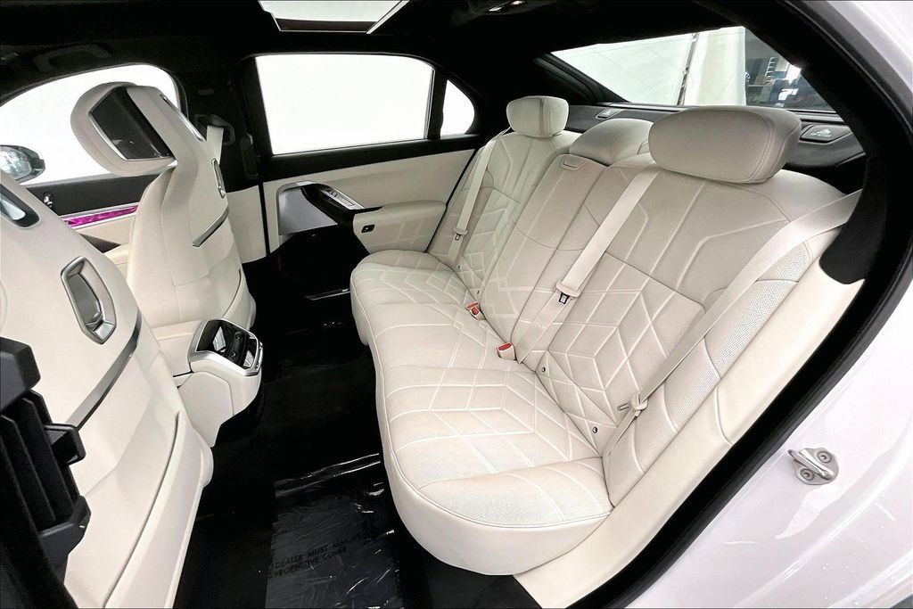 Thumbnail: 2025 BMW 7 Series - 13