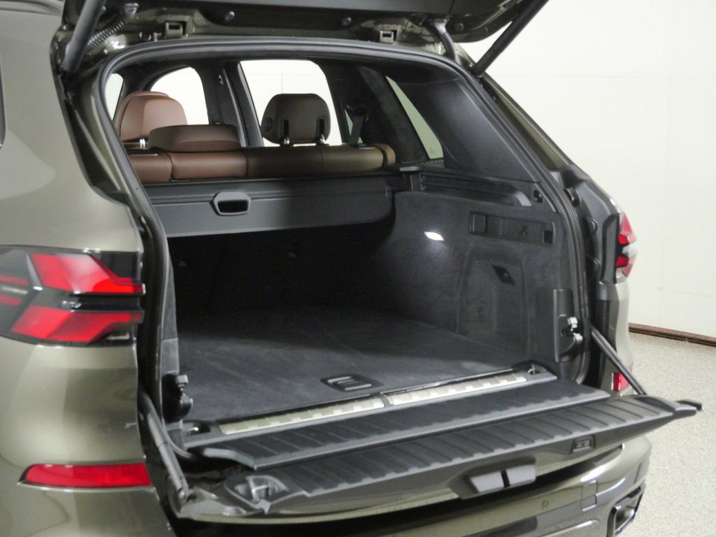 Thumbnail: 2026 BMW X5 - 29
