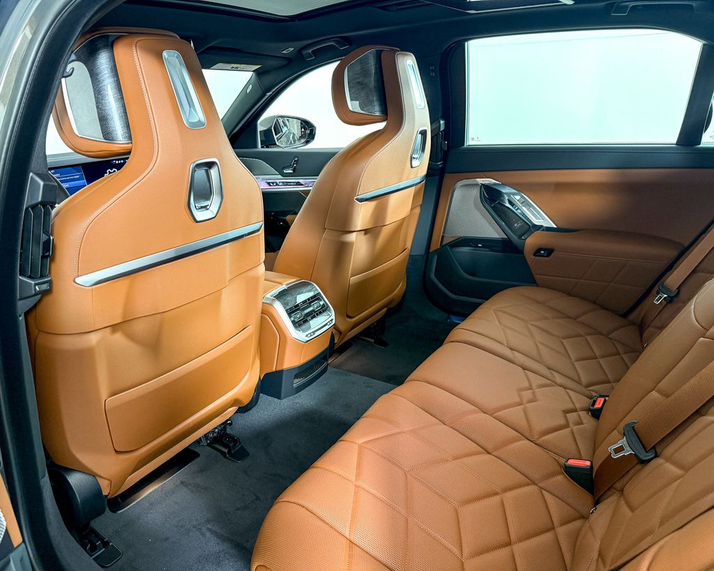 Thumbnail: 2025 BMW 7 Series - 26