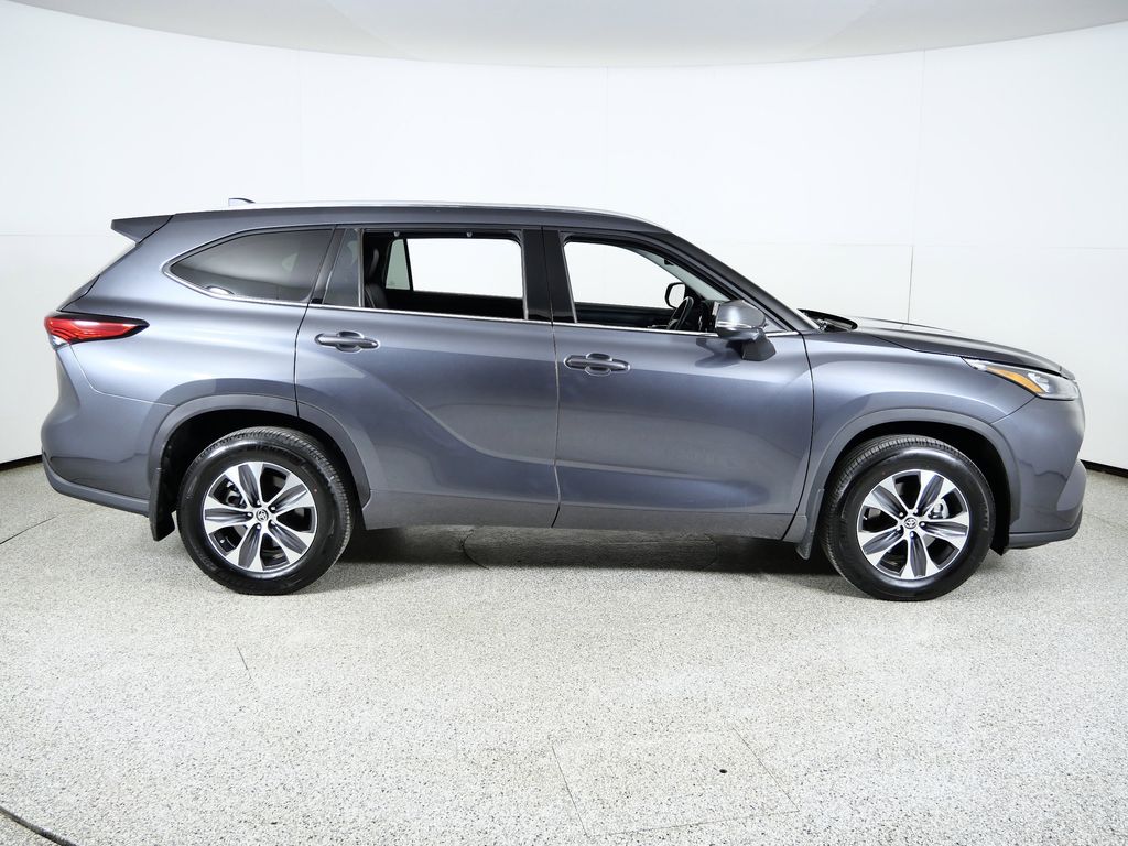 Thumbnail: 2020 Toyota Highlander - 9