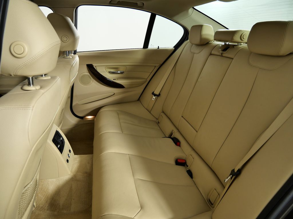 Thumbnail: 2015 BMW 3 Series - 31