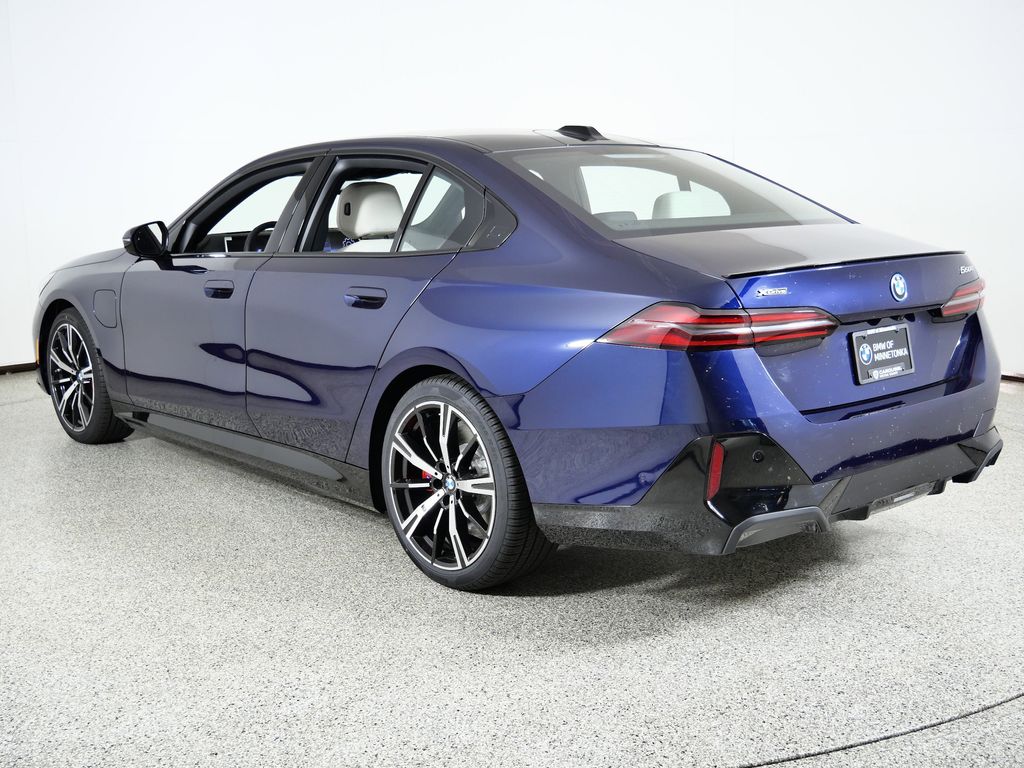 Thumbnail: 2026 BMW 5 Series - 14