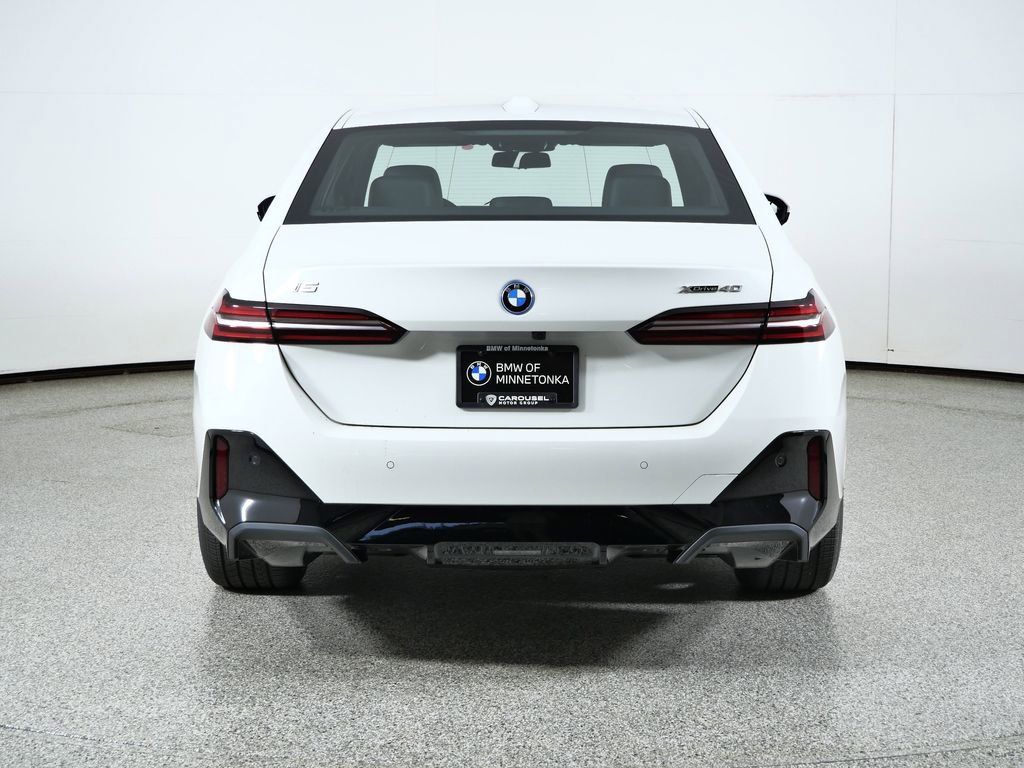 Thumbnail: 2026 BMW i5 - 12