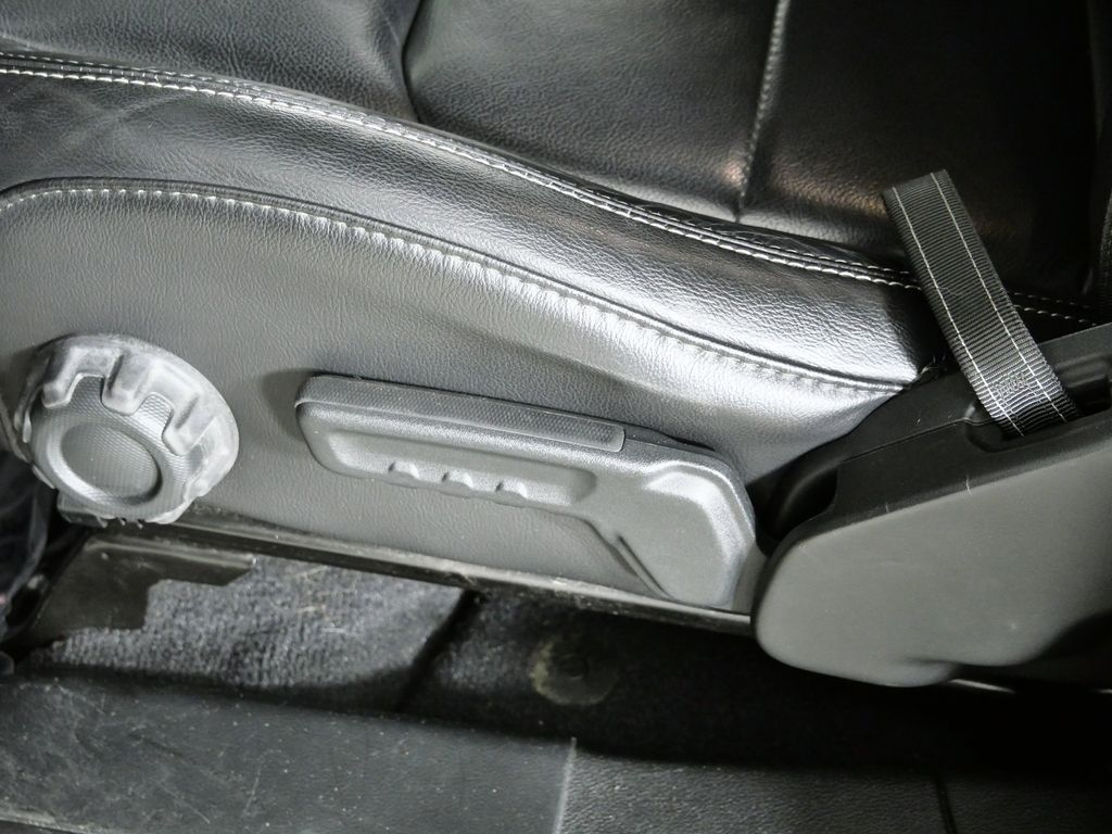 Thumbnail: 2019 Jeep Wrangler - 36