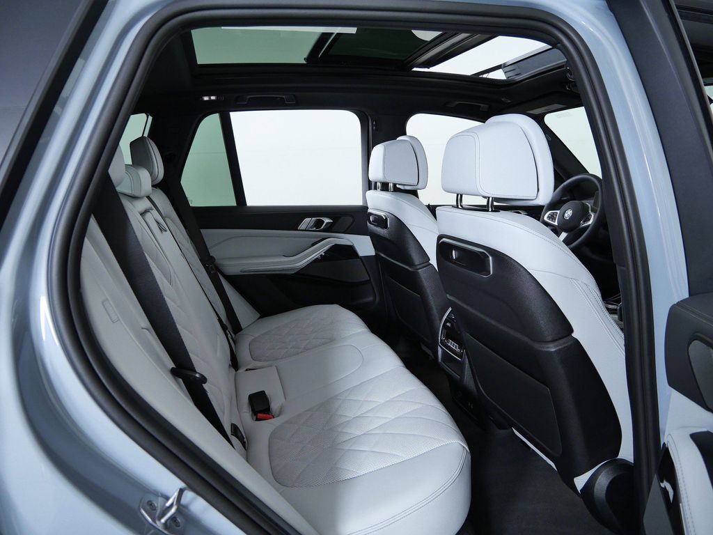 Thumbnail: 2026 BMW X5 - 22