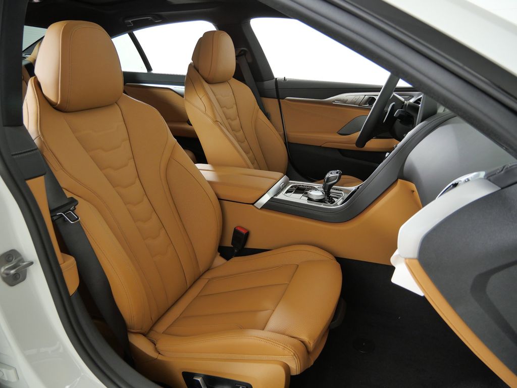 Thumbnail: 2026 BMW 8 Series - 21