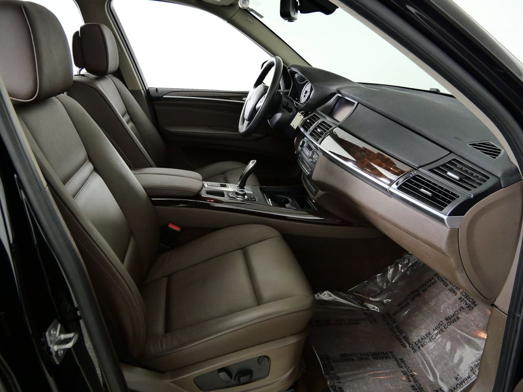 Thumbnail: 2013 BMW X5 - 21