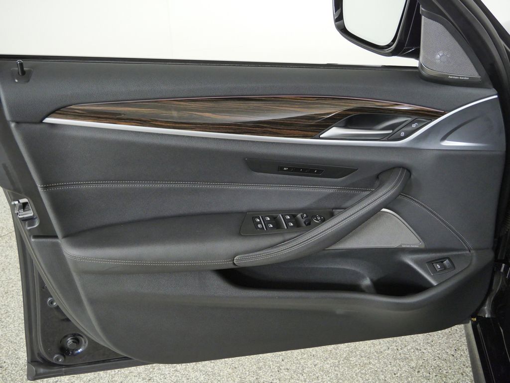 Thumbnail: 2023 BMW 5 Series - 37