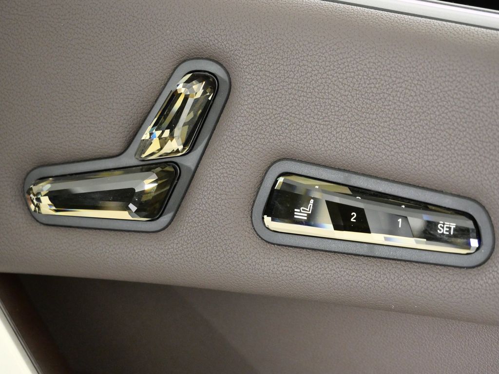 Thumbnail: 2023 BMW iX - 28