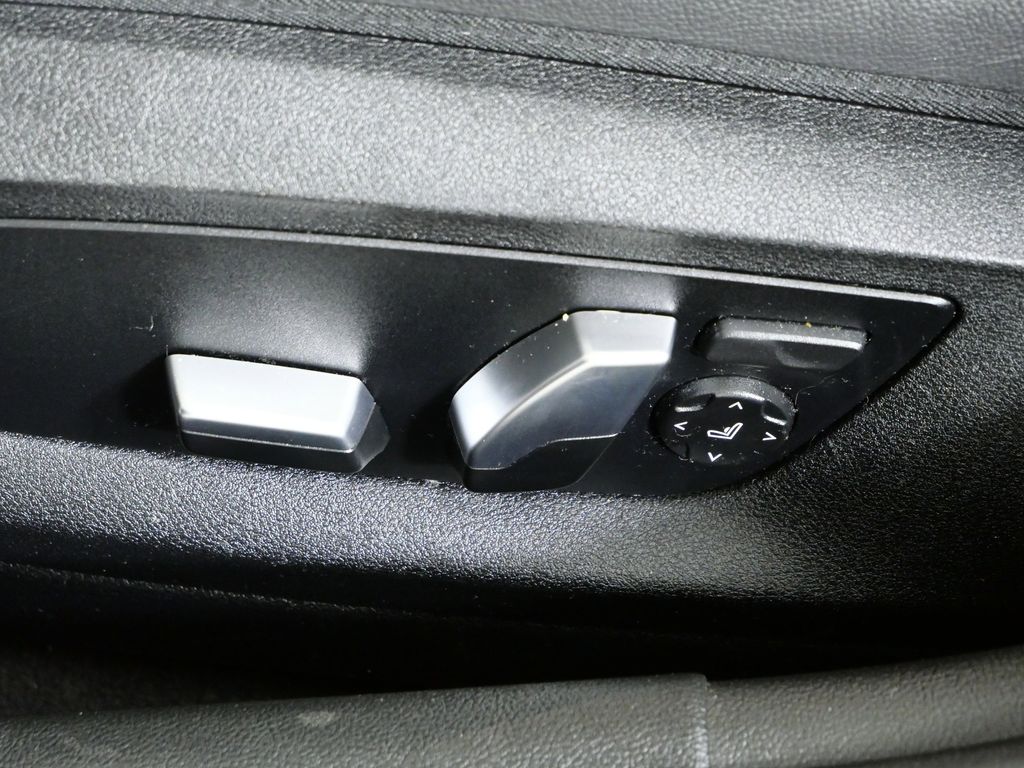 Thumbnail: 2022 BMW 5 Series - 38