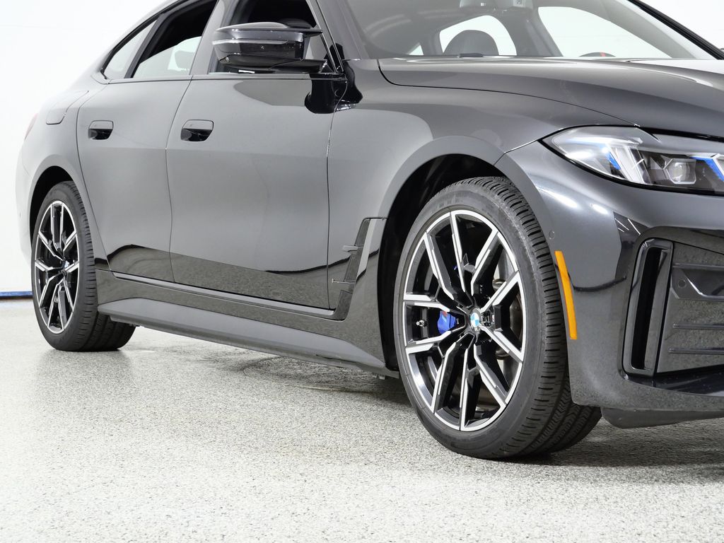 Thumbnail: 2025 BMW i4 - 8