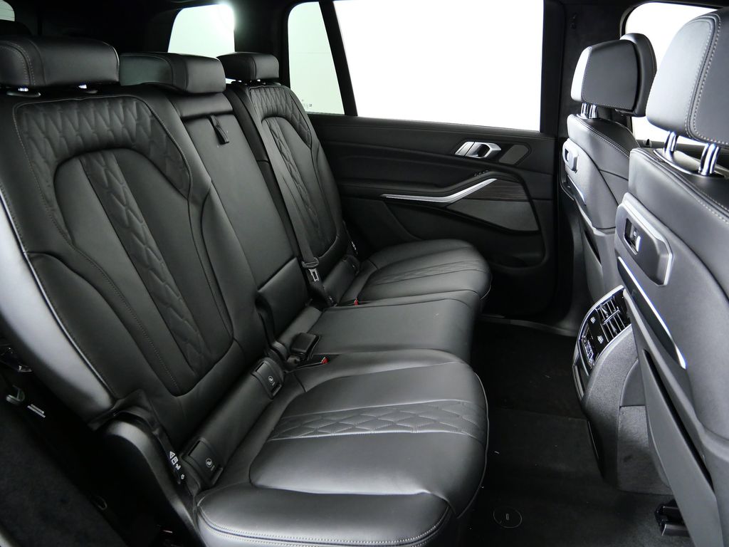 Thumbnail: 2026 BMW X7 - 27