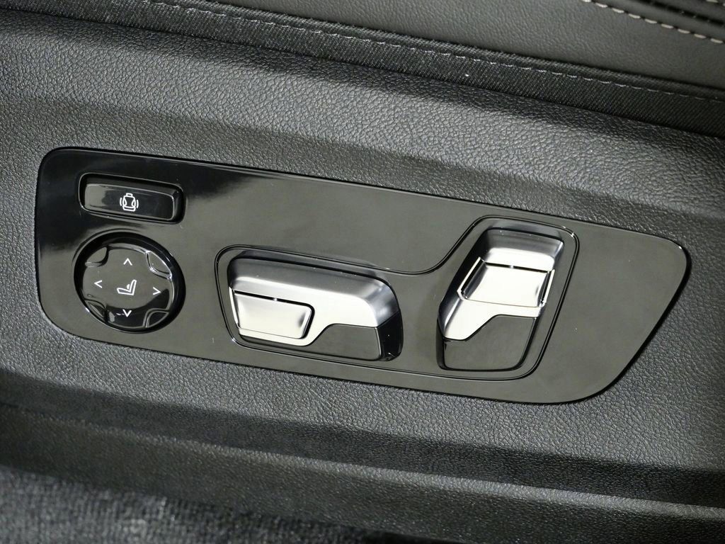 Thumbnail: 2026 BMW X7 - 40