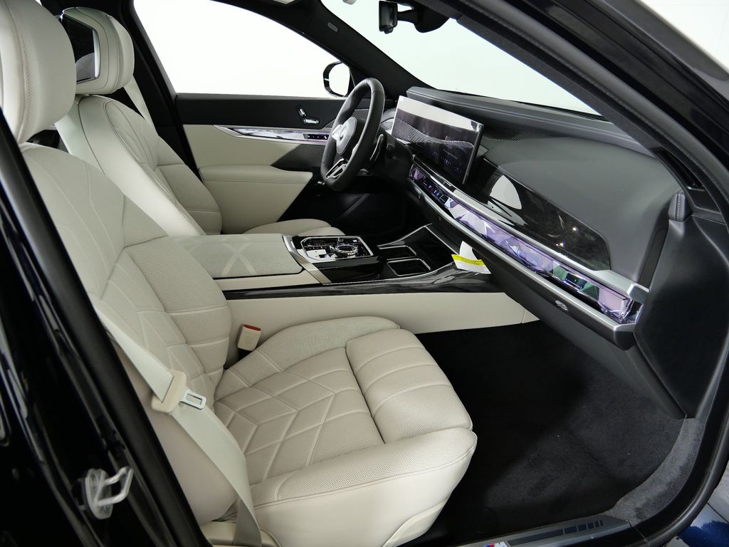 Thumbnail: 2026 BMW 7 Series - 21