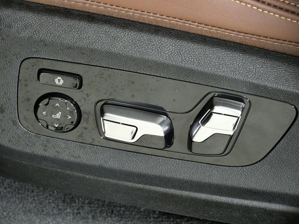 Thumbnail: 2026 BMW X7 - 41